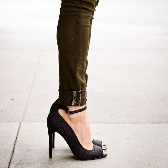 Shoemint Black Snakeskin Stiletto Open Toe Heeled Sandals Women's Size 6 - Picture 2 of 12